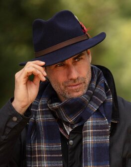 Walker en Hawkes Howick Wool Felt Hat Navy