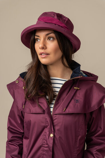 Lighthouse Regenhoed Canterburry Plum