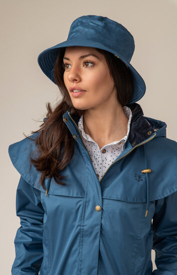 Lighthouse Regenhoed Storm Deep Sea