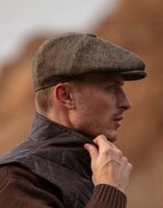 Walker en Hawkes Harris Tweed 8-Panel Thomas Baker Boy Cap Charcoal