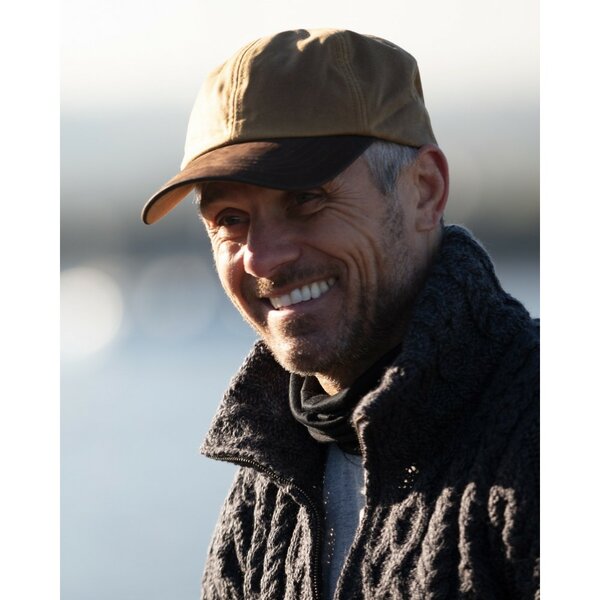 Walker en Hawkes Stallington Wax Baseball Cap Leren Klep Beige