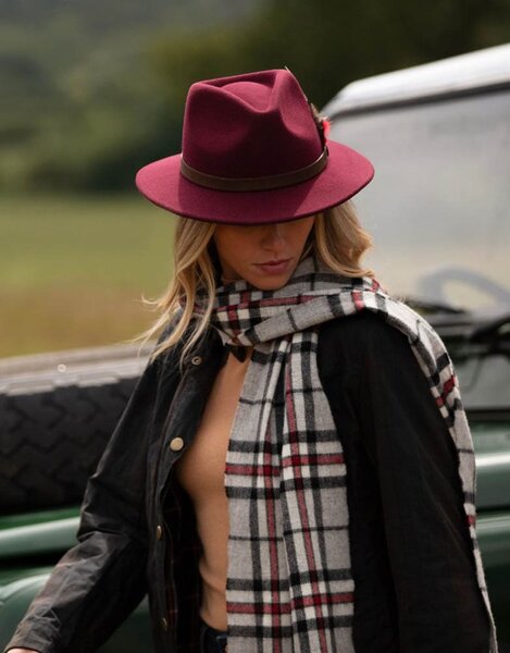 Walker en Hawkes Howick Wool Felt Hat Burgundy